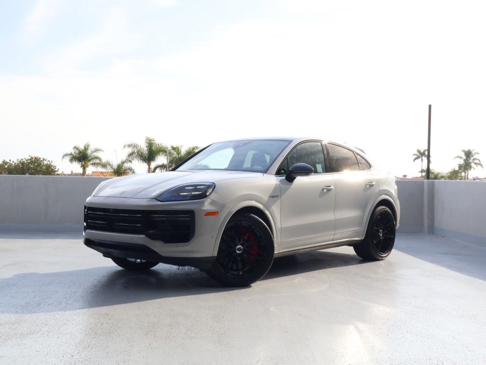 Certified 2025 Porsche Cayenne Turbo w/ Technology Package AWD/4WD image 1
