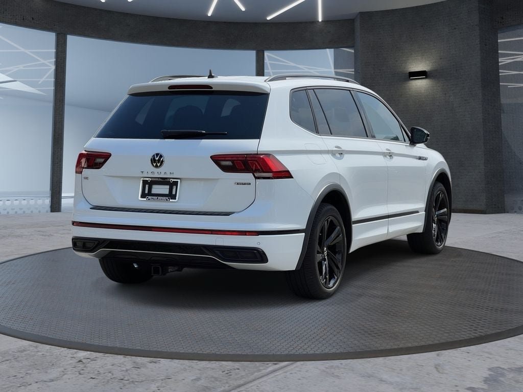 Used 2023 Volkswagen Tiguan SE R-Line AWD/4WD image 3