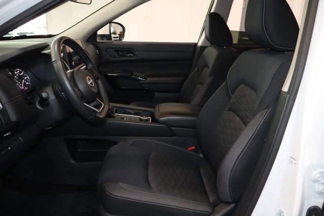 Used 2024 Nissan Pathfinder SV image 6
