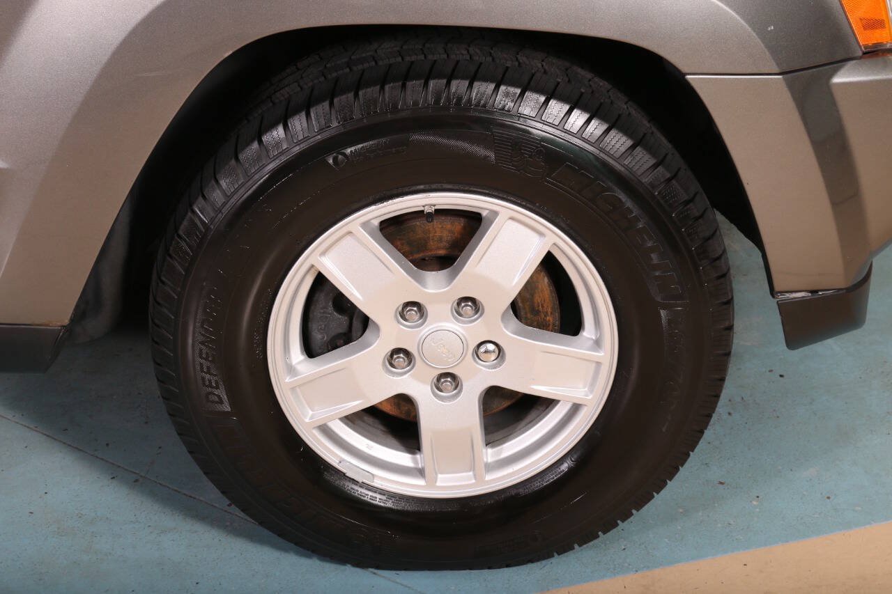 Used 2007 Jeep Grand Cherokee Laredo AWD/4WD image 18