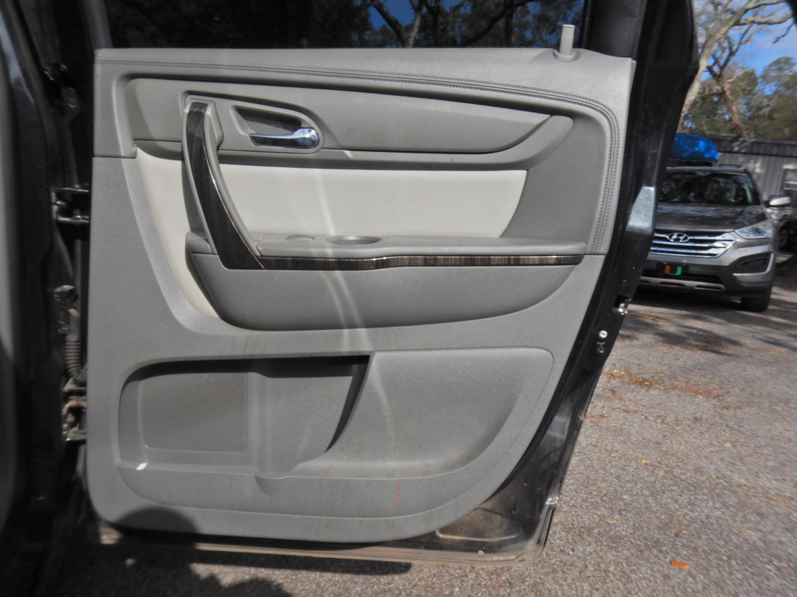 Used 2015 GMC Acadia SLT image 26