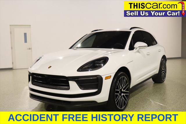 Used 2025 Porsche Macan Turbo AWD/4WD image 3