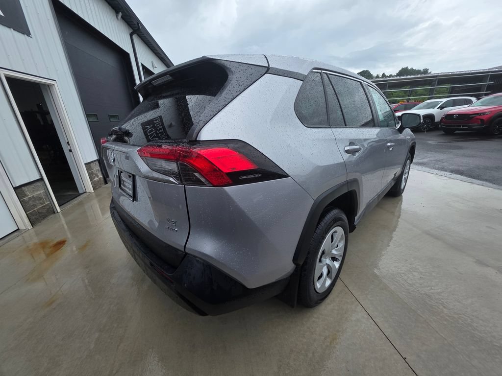 Used 2022 Toyota RAV4 LE AWD/4WD image 6