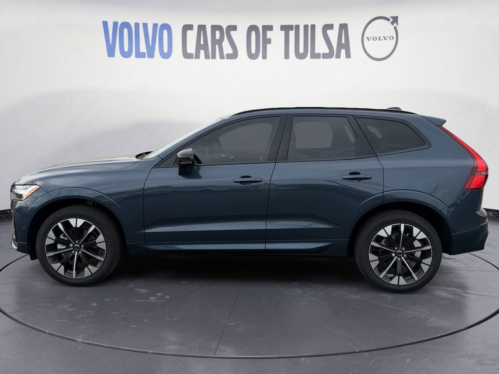 New 2026 Volvo XC60 B5 Plus w/ Protection Package Premier AWD/4WD image 2