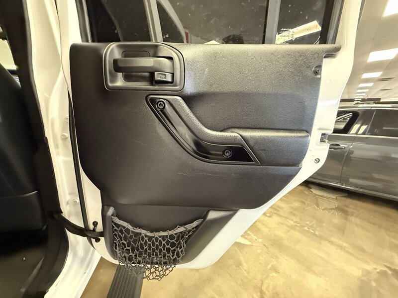 Used 2015 Jeep Wrangler Unlimited Sahara AWD/4WD image 12