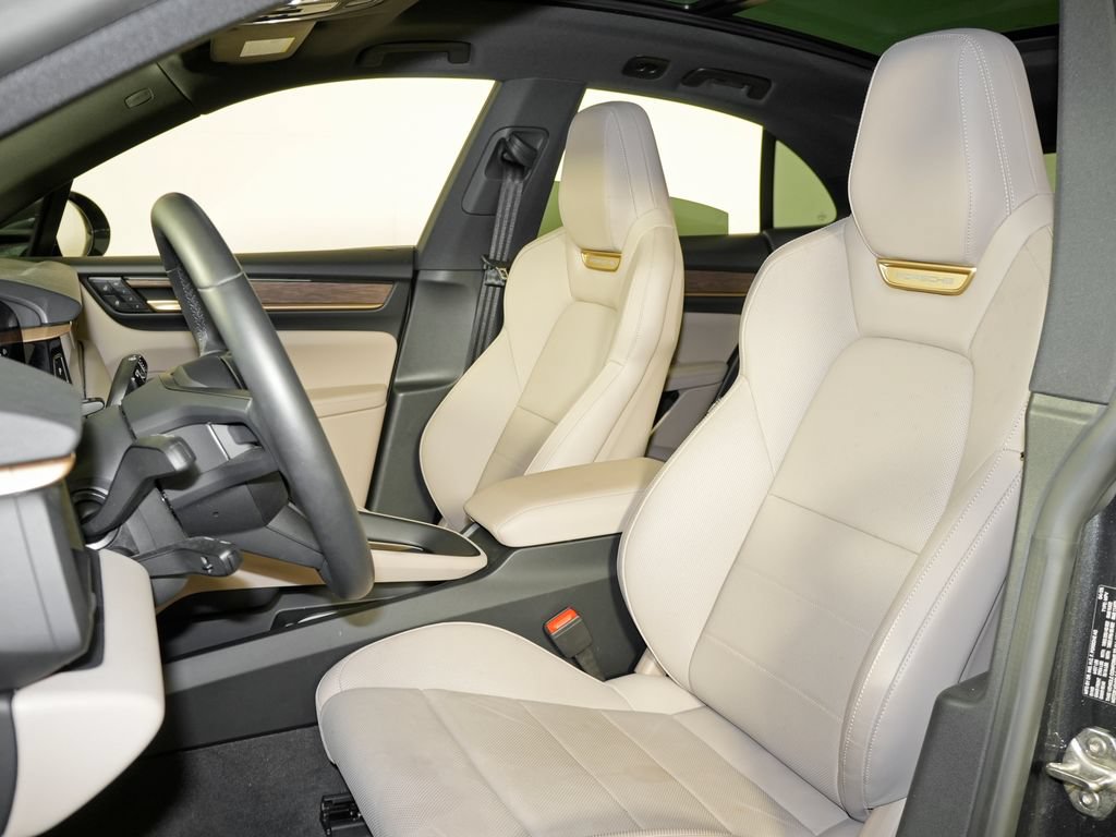 Certified 2025 Porsche Macan 4 Electric AWD/4WD image 5