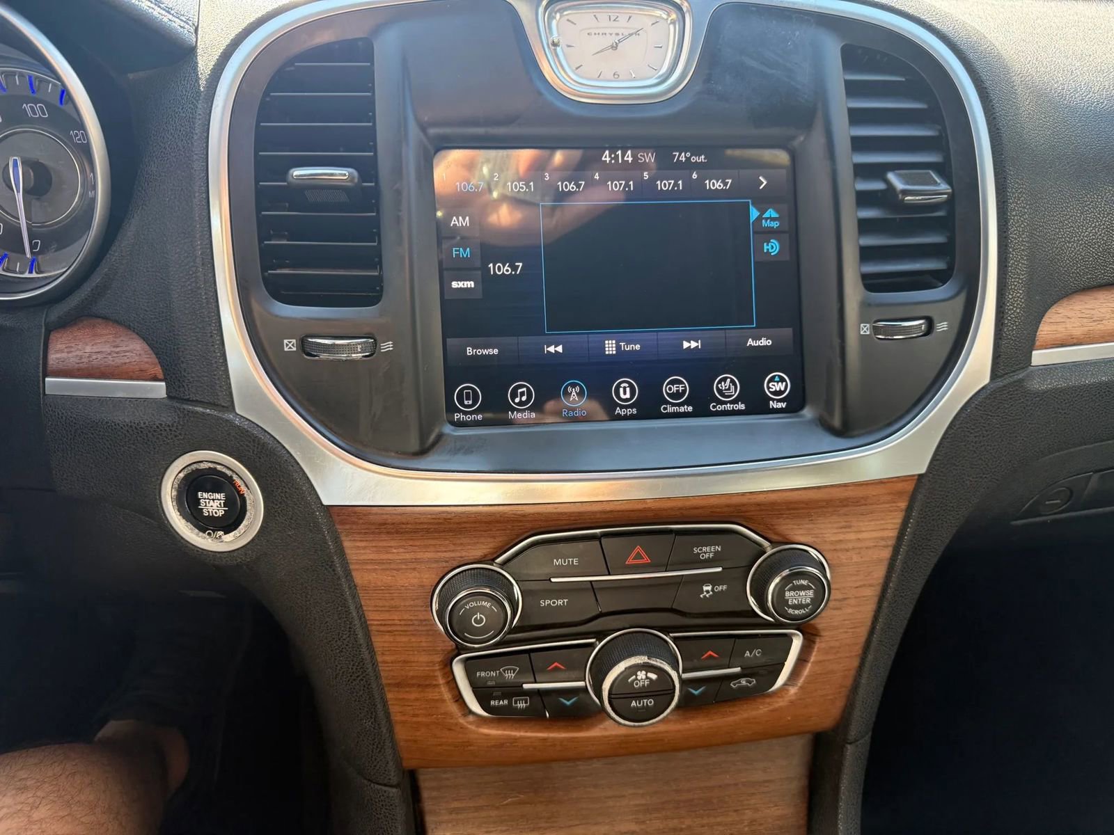 Used 2017 Chrysler 300 C Platinum RWD image 17