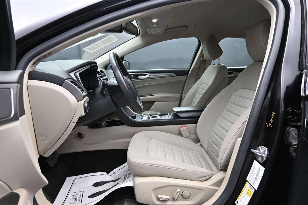 Used 2020 Ford Fusion SE FWD image 9