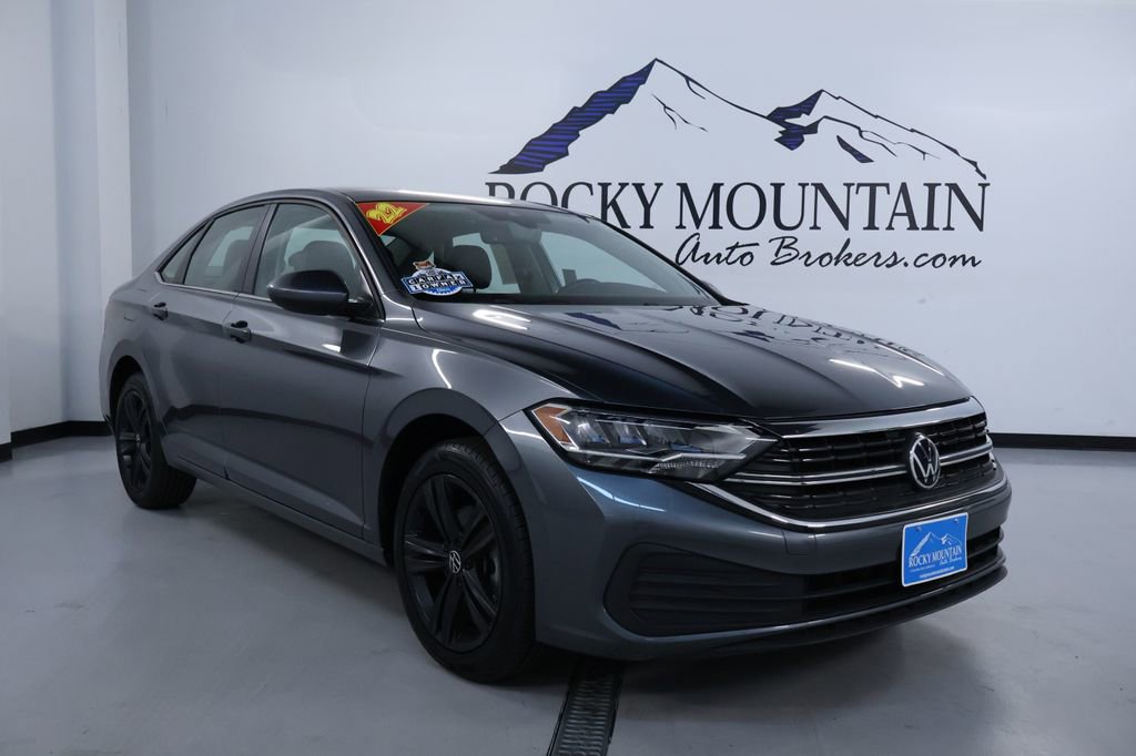 Used 2022 Volkswagen Jetta SE w/ Panoramic Sunroof Package