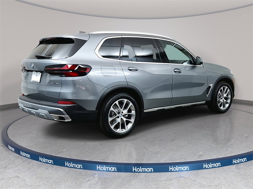 Used 2024 BMW X5 xDrive40i w/ Parking Assistance Package image 4