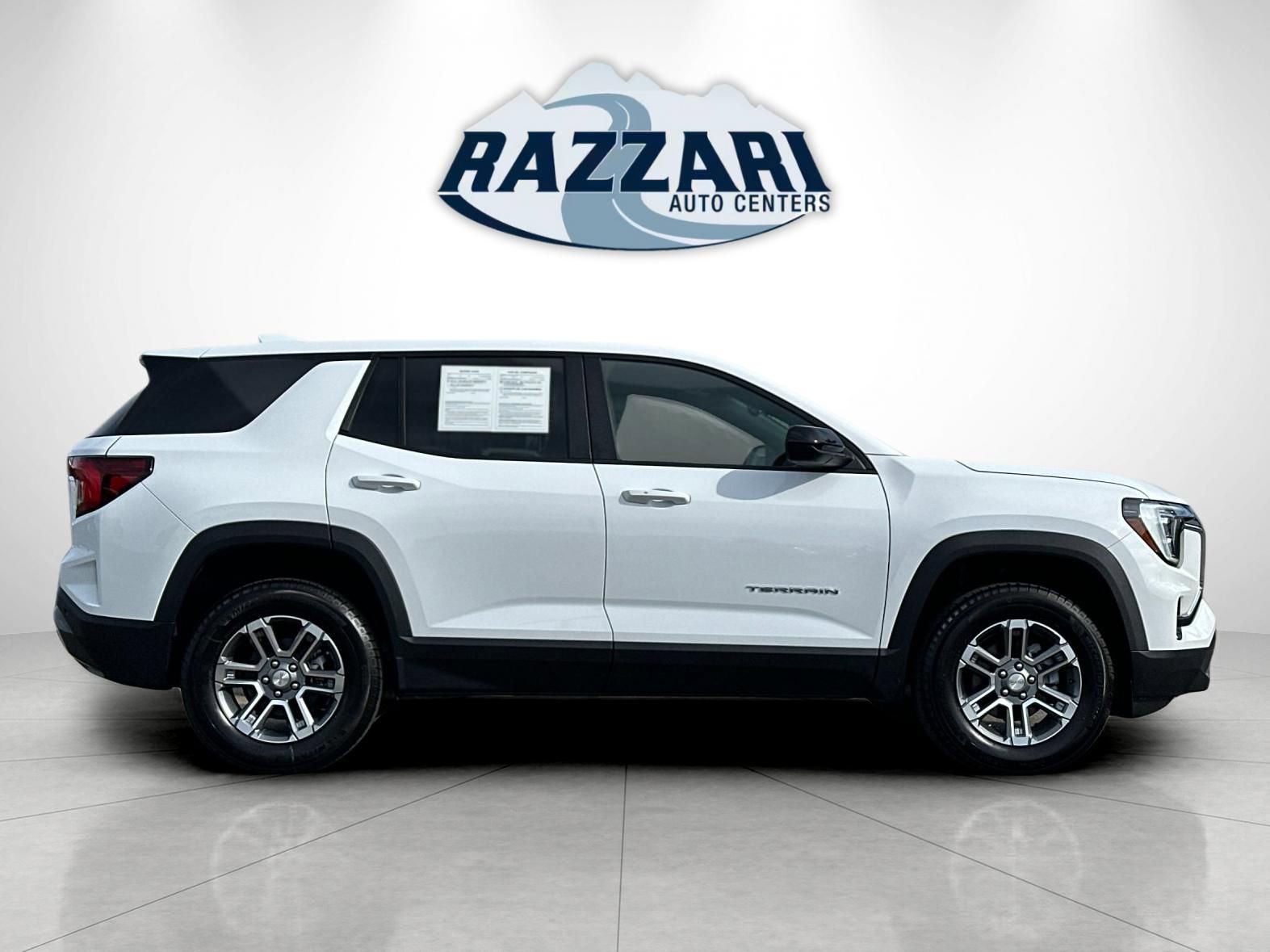 Used 2026 GMC Terrain Elevation image 2