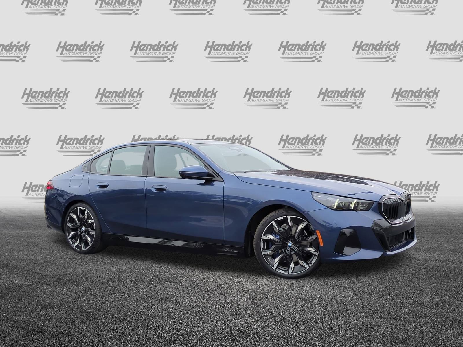 New 2026 BMW 550e xDrive image 2