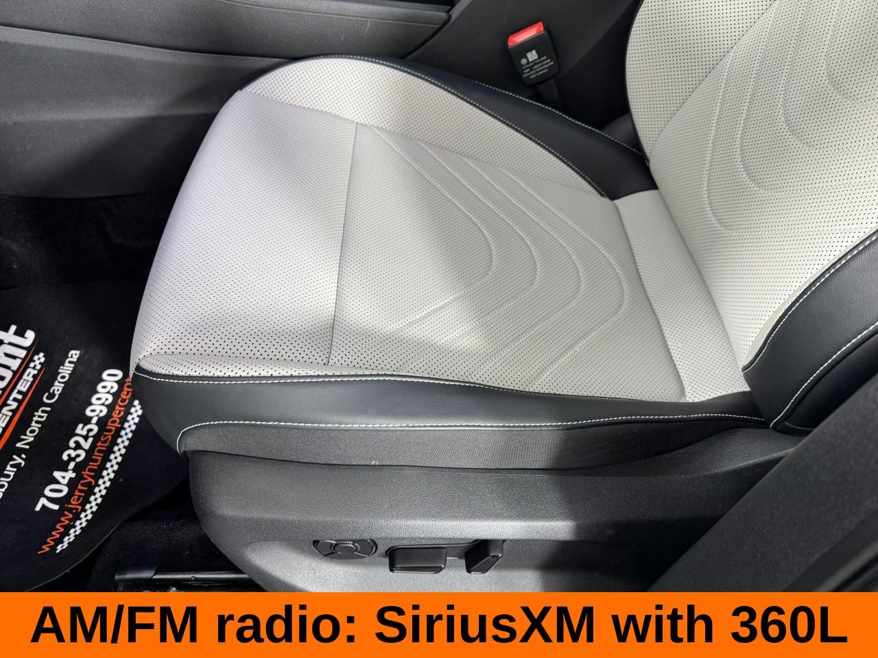 Used 2025 Volkswagen Tiguan SE w/ Panoramic Sunroof Package AWD/4WD image 15