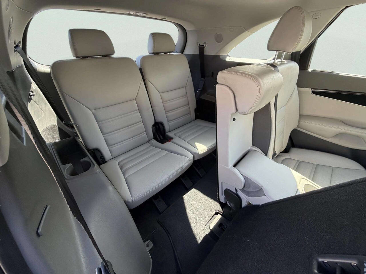 Used 2019 Kia Sorento SX image 29