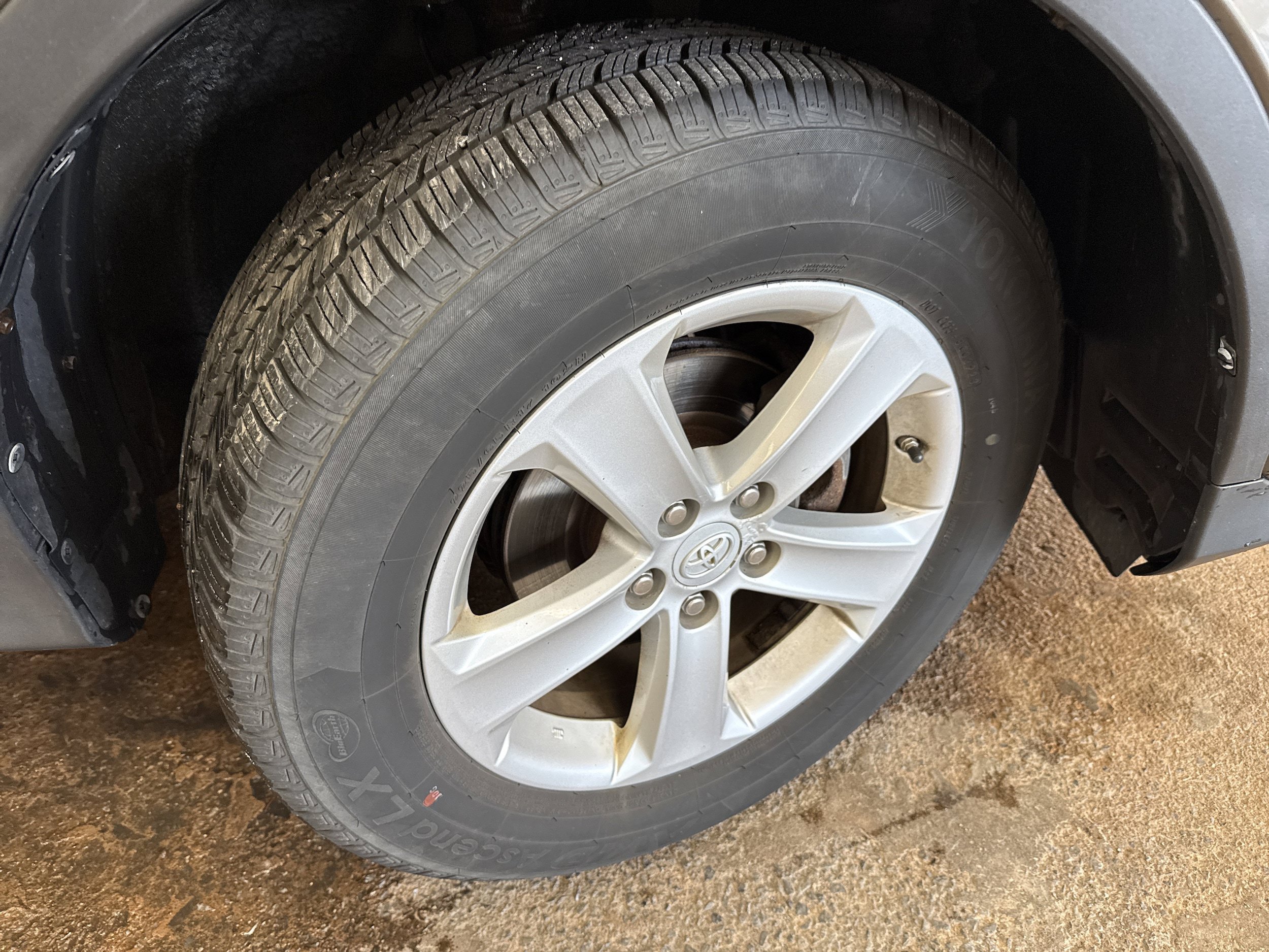 Used 2014 Toyota RAV4 XLE AWD/4WD image 12