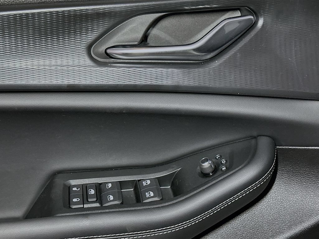 New 2025 Jeep Grand Cherokee L Altitude AWD/4WD image 12
