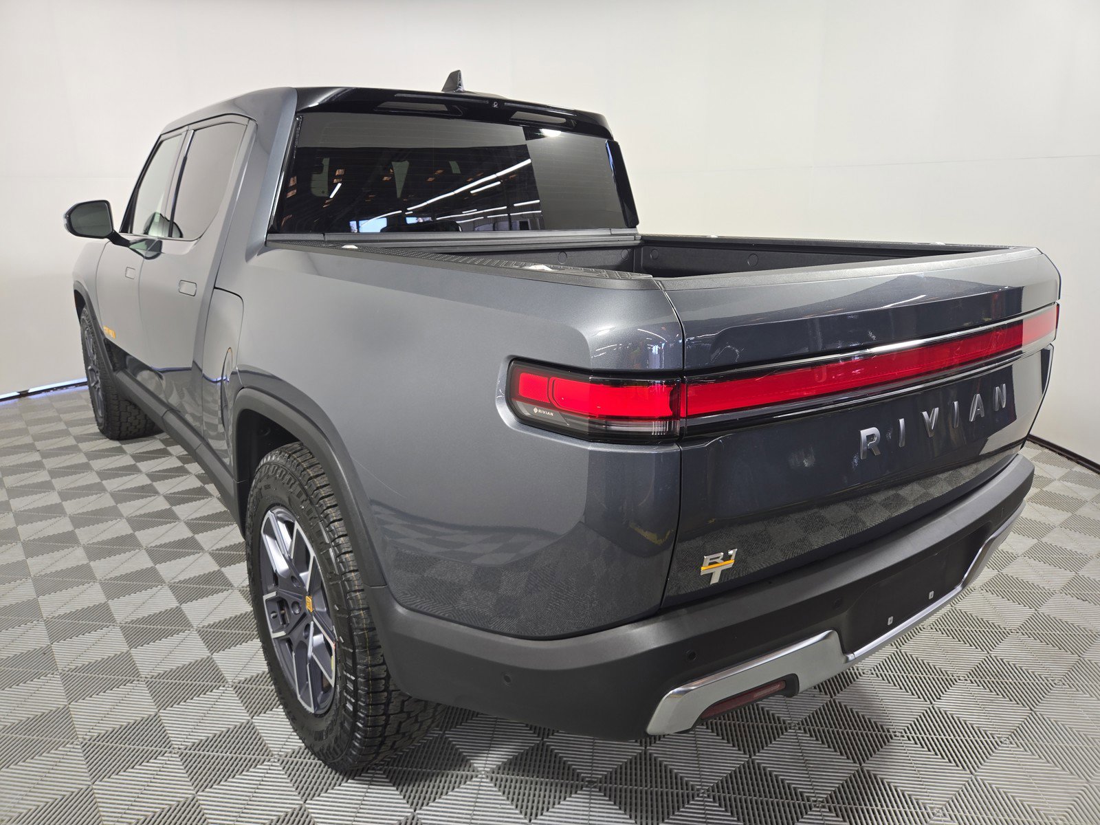 Used 2022 Rivian R1T Launch Edition image 3