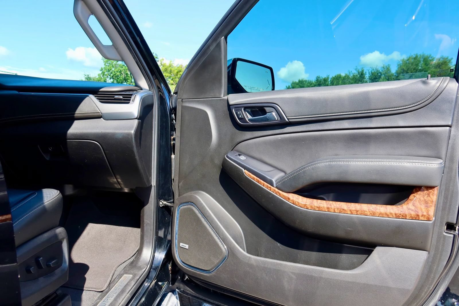Used 2019 Chevrolet Tahoe Premier RWD image 18