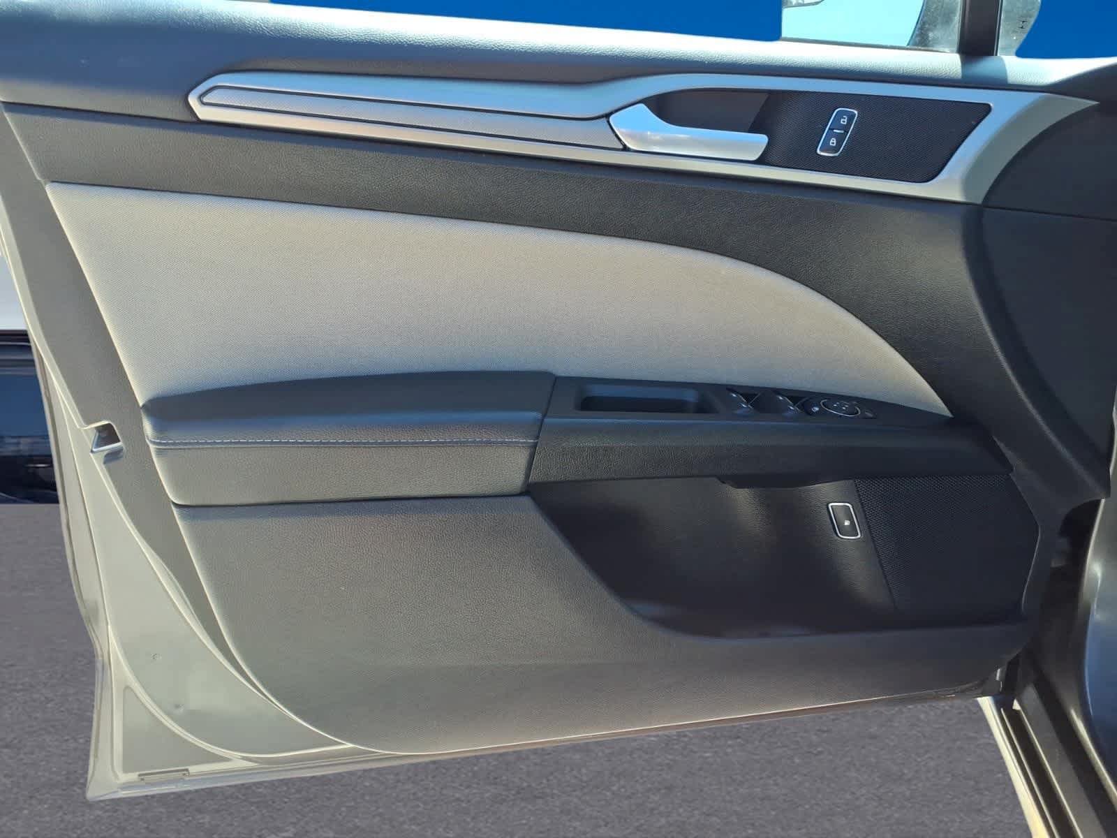 Used 2018 Ford Fusion S FWD image 15