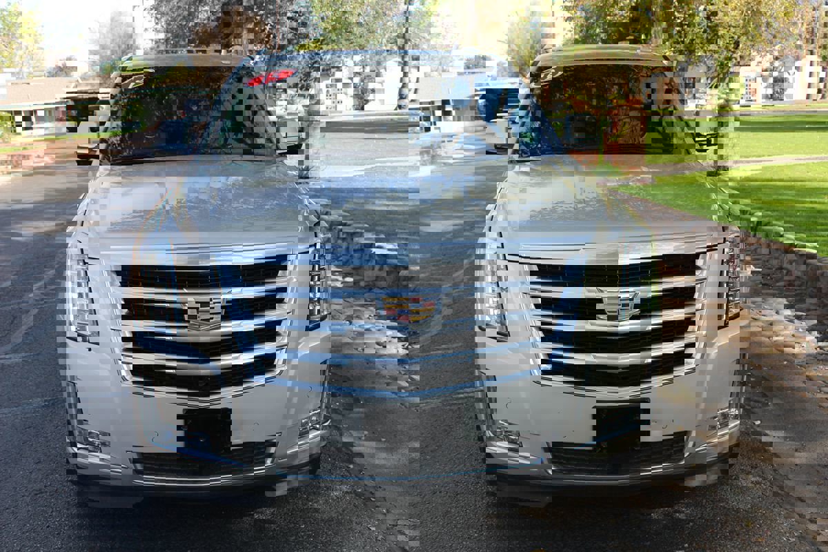 Used 2015 Cadillac Escalade ESV Premium image 4