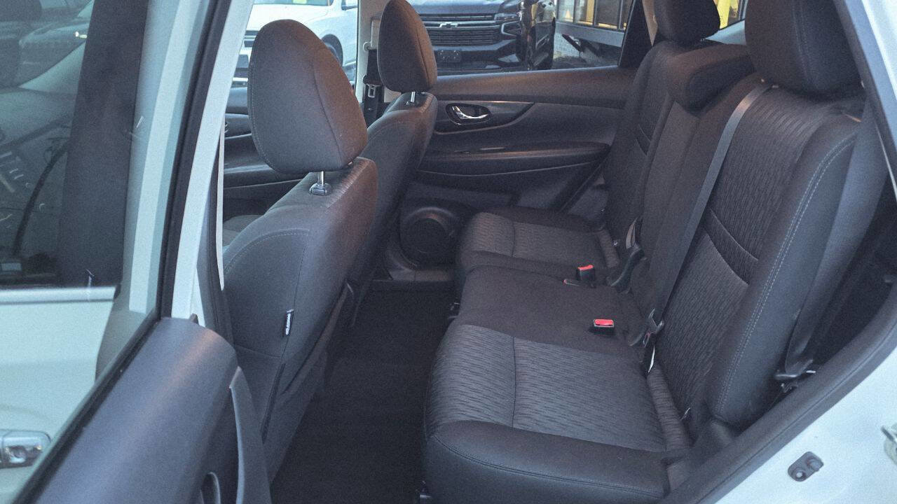 Used 2017 Nissan Rogue SV image 11