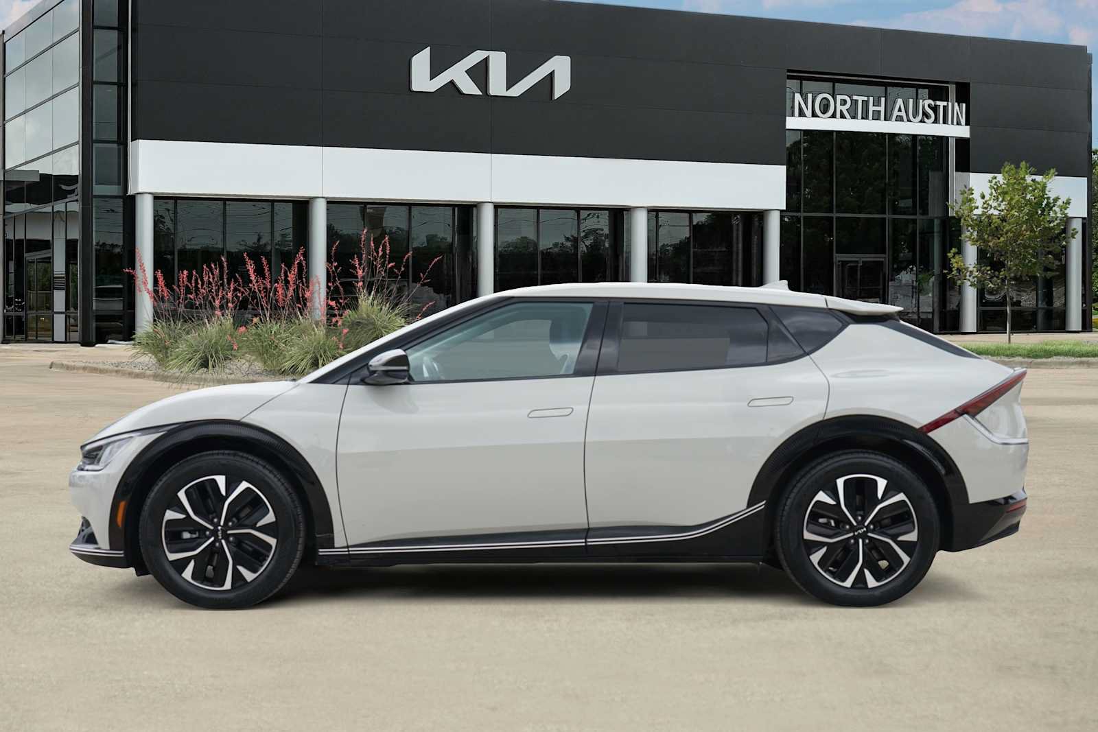 Used 2023 Kia EV6 Wind RWD image 3