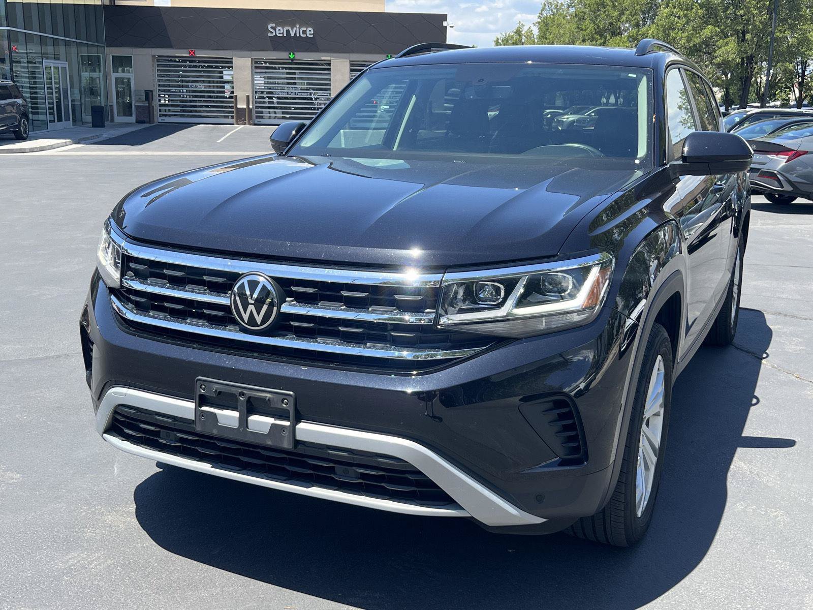Used 2023 Volkswagen Atlas SE w/ Panoramic Sunroof Package AWD/4WD image 2