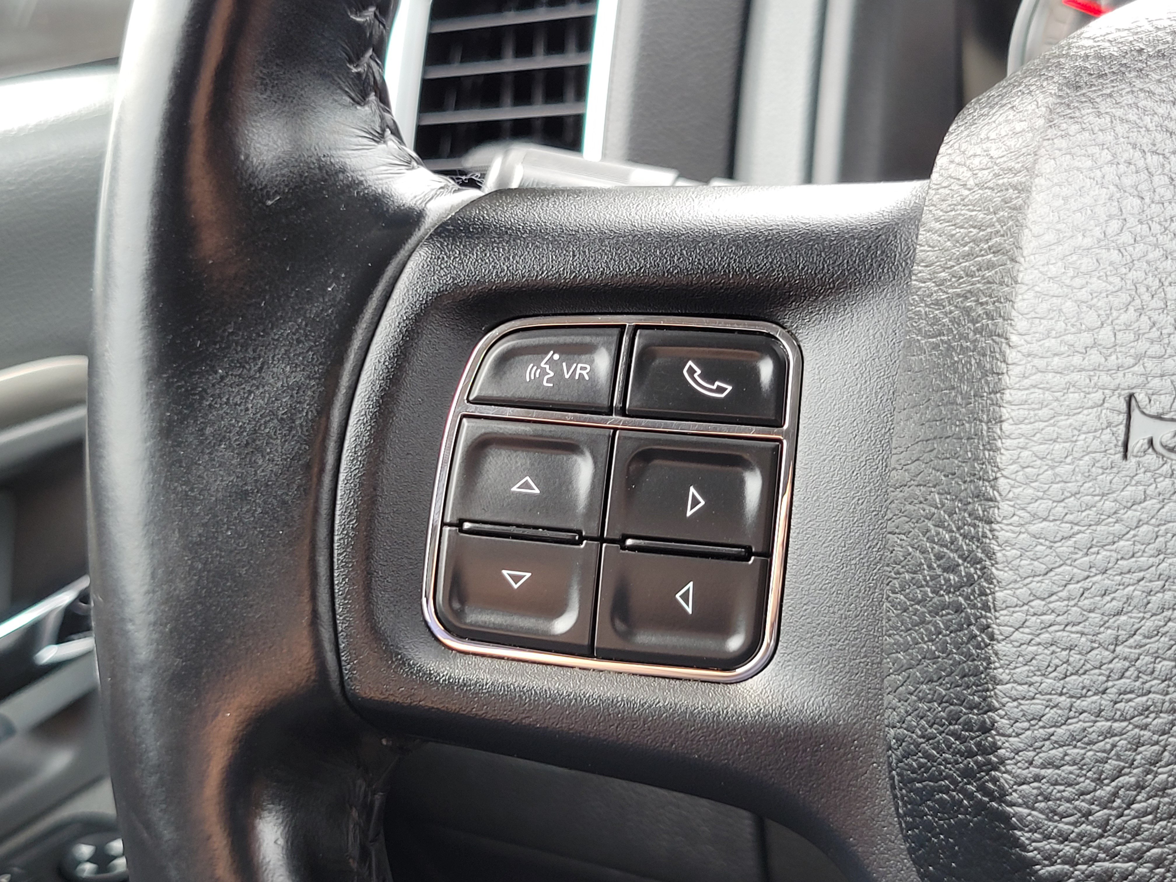 Used 2019 RAM 1500 Classic SLT w/ Luxury Group AWD/4WD image 13
