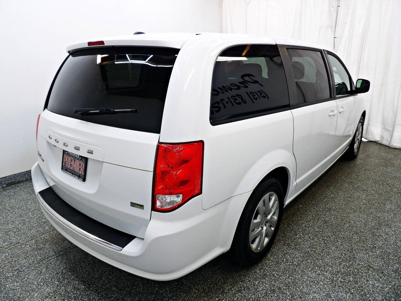 Used 2018 Dodge Grand Caravan SE w/ UConnect Hands-Free Group FWD image 6