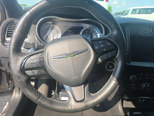 Used 2022 Chrysler 300 S w/ Comfort Group RWD image 6