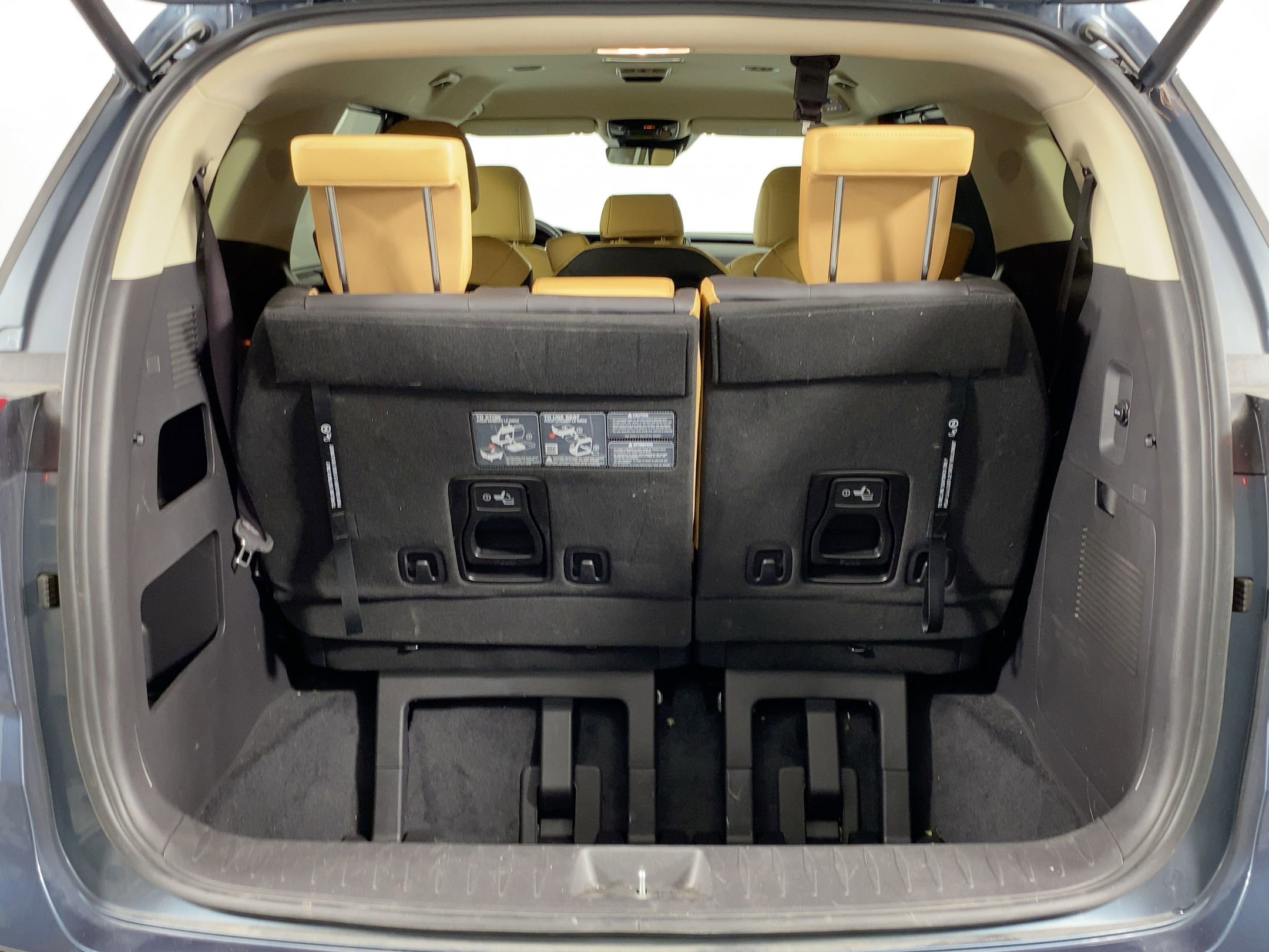 Used 2024 Kia Carnival EX image 27