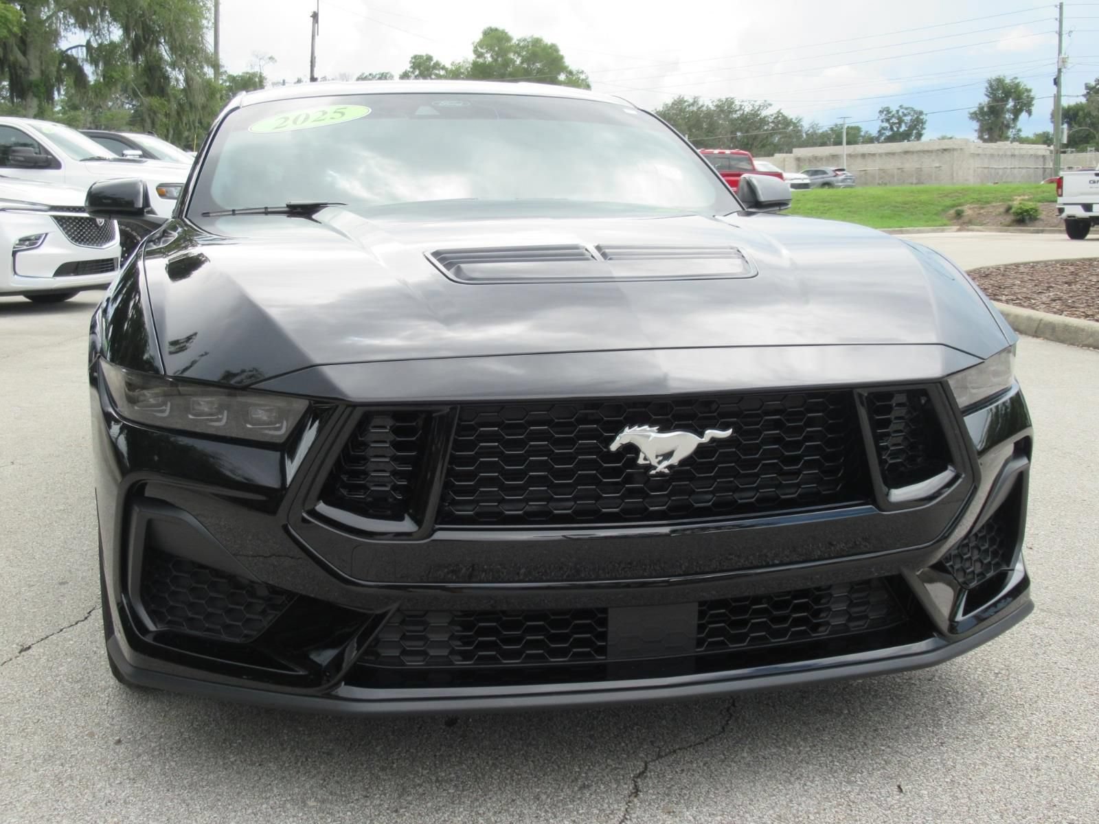 Used 2025 Ford Mustang GT RWD image 3