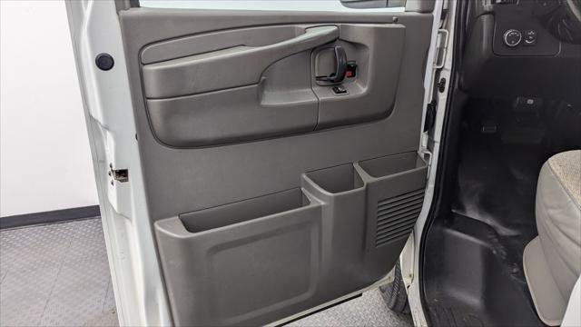 Used 2015 Chevrolet Express 3500 RWD image 13