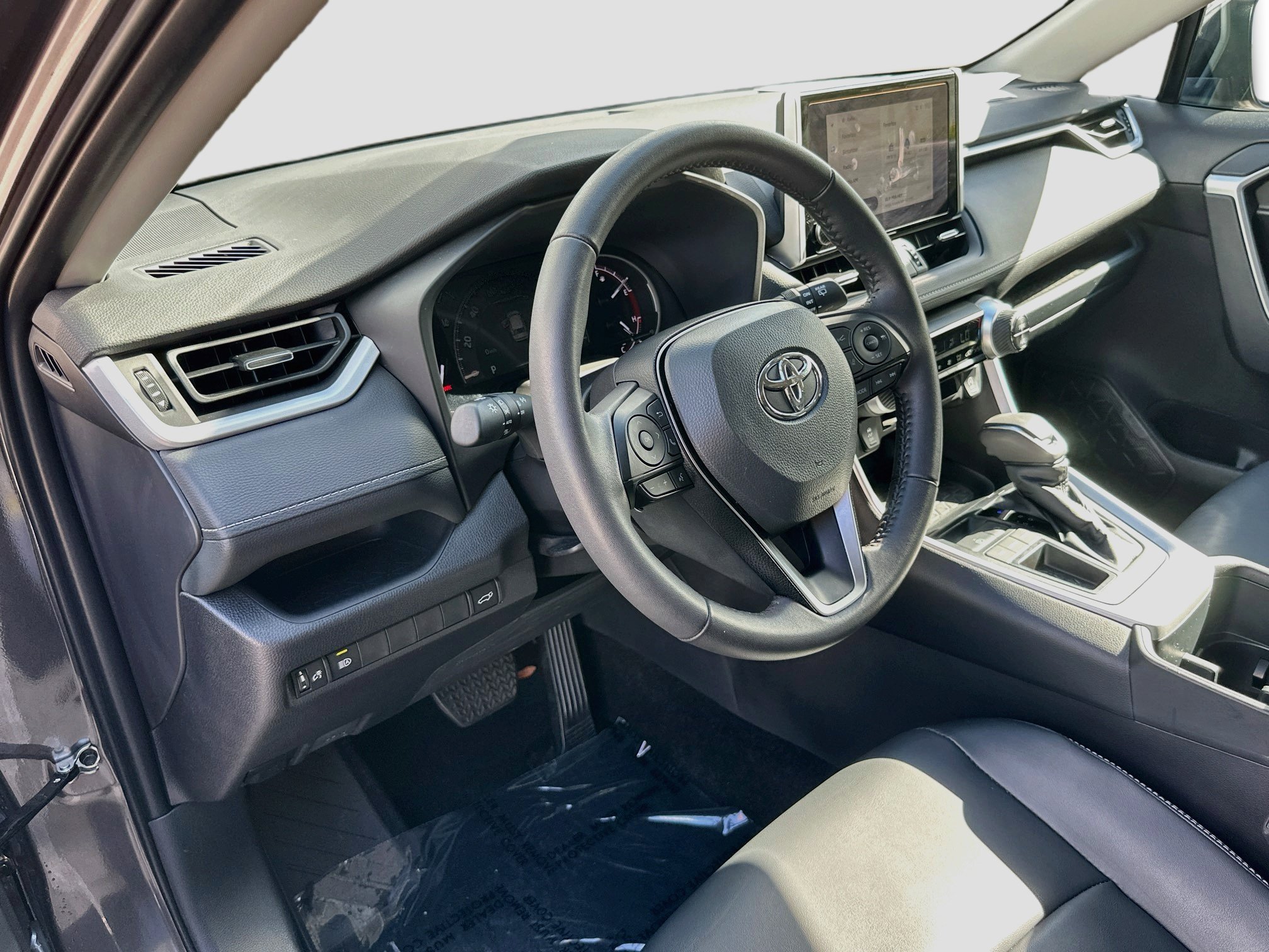 Used 2025 Toyota RAV4 XLE Premium FWD image 9