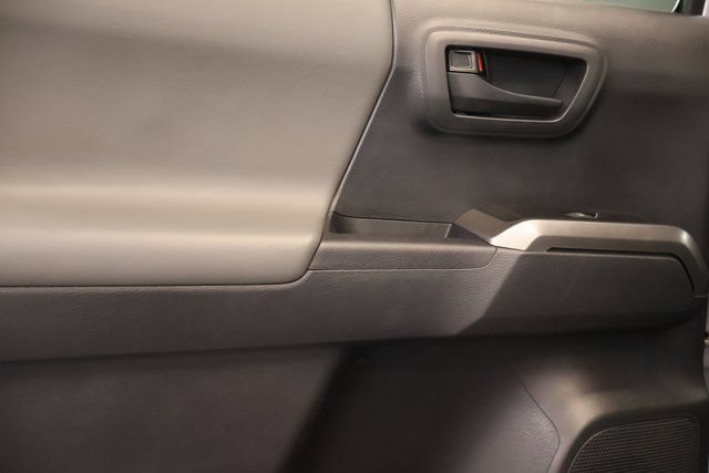 Certified 2022 Toyota Tacoma SR5 AWD/4WD image 29