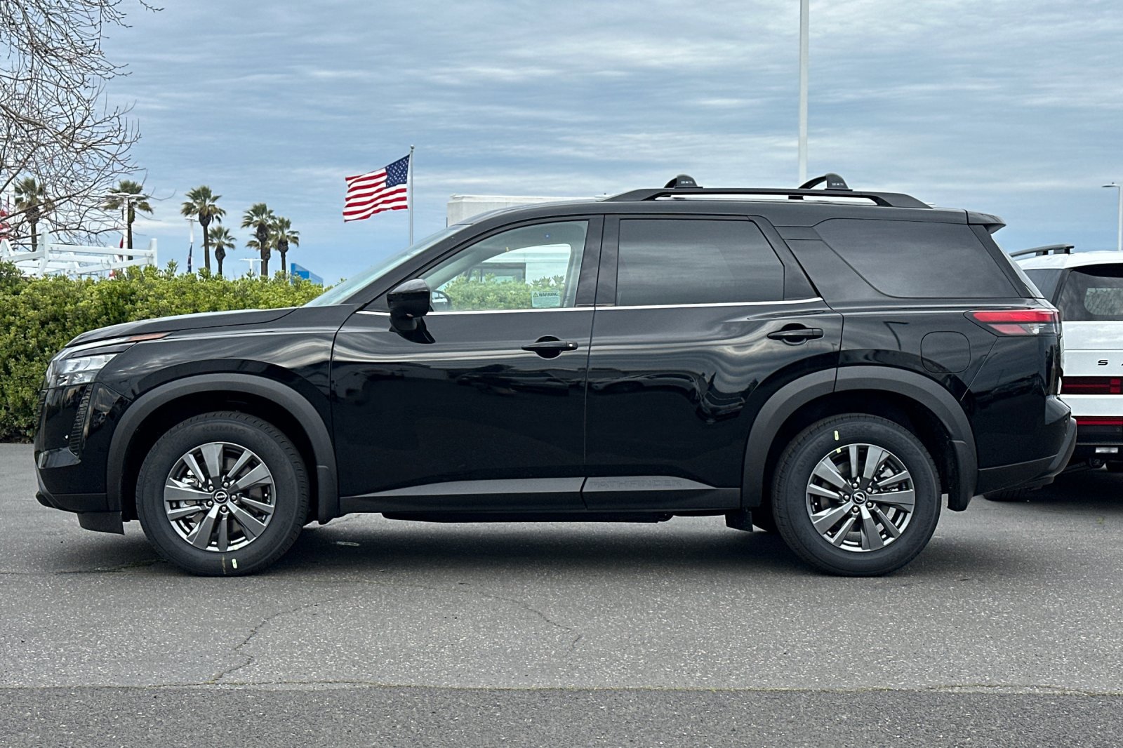 New 2026 Nissan Pathfinder SV image 7