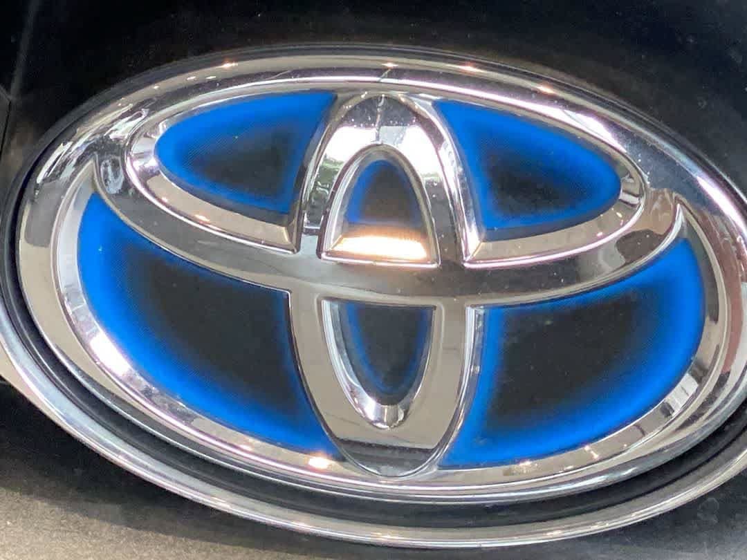 Used 2015 Toyota Camry XLE w/ Moonroof Package FWD image 10
