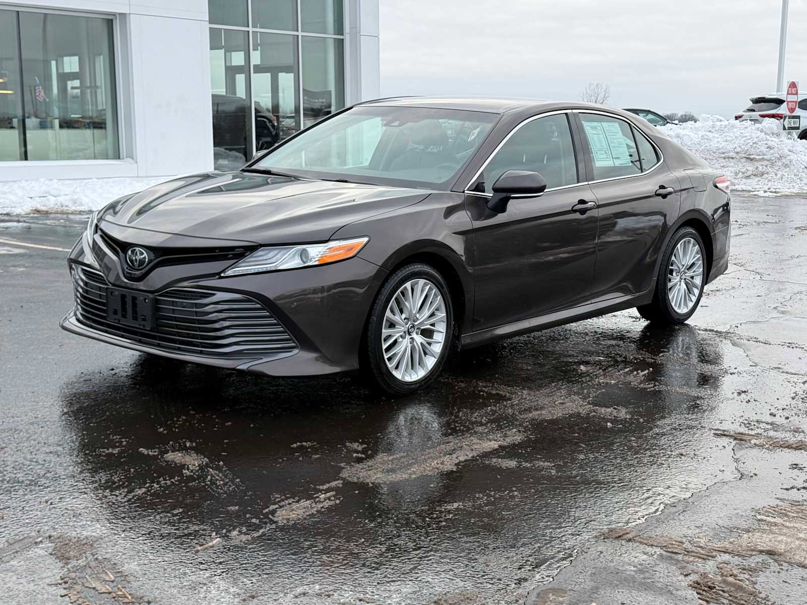 Used 2018 Toyota Camry XLE image 1