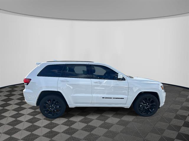 Certified 2022 Jeep Grand Cherokee Laredo X image 4