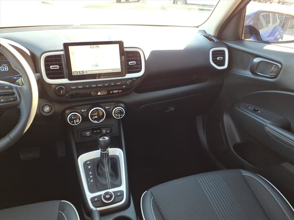 Used 2025 Hyundai Venue Limited image 9