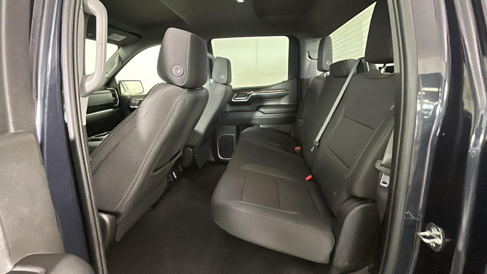 Used 2024 Chevrolet Silverado 1500 LT AWD/4WD image 33