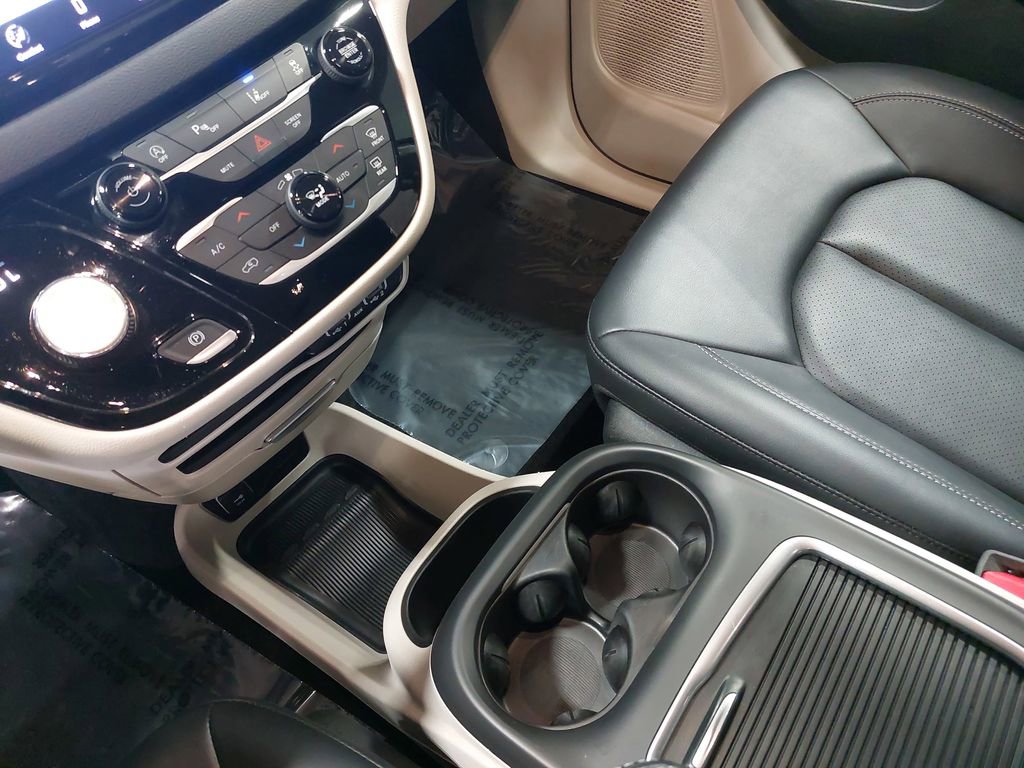 Used 2024 Chrysler Pacifica Touring-L image 24