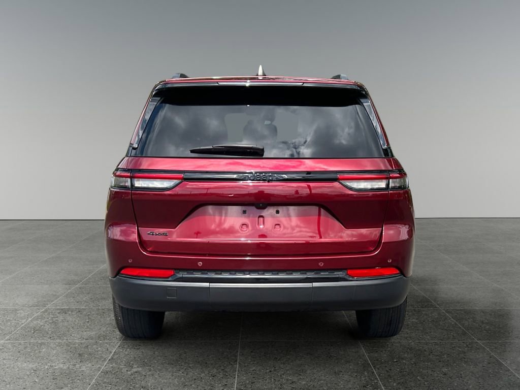 Used 2024 Jeep Grand Cherokee Altitude AWD/4WD image 6