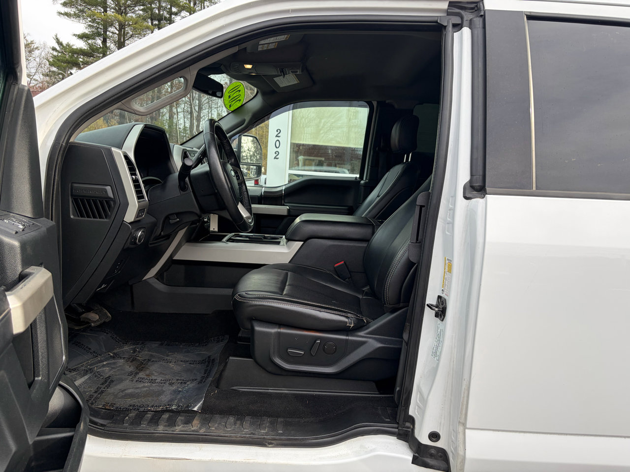 Used 2020 Ford F250 Lariat w/ Chrome Package image 21