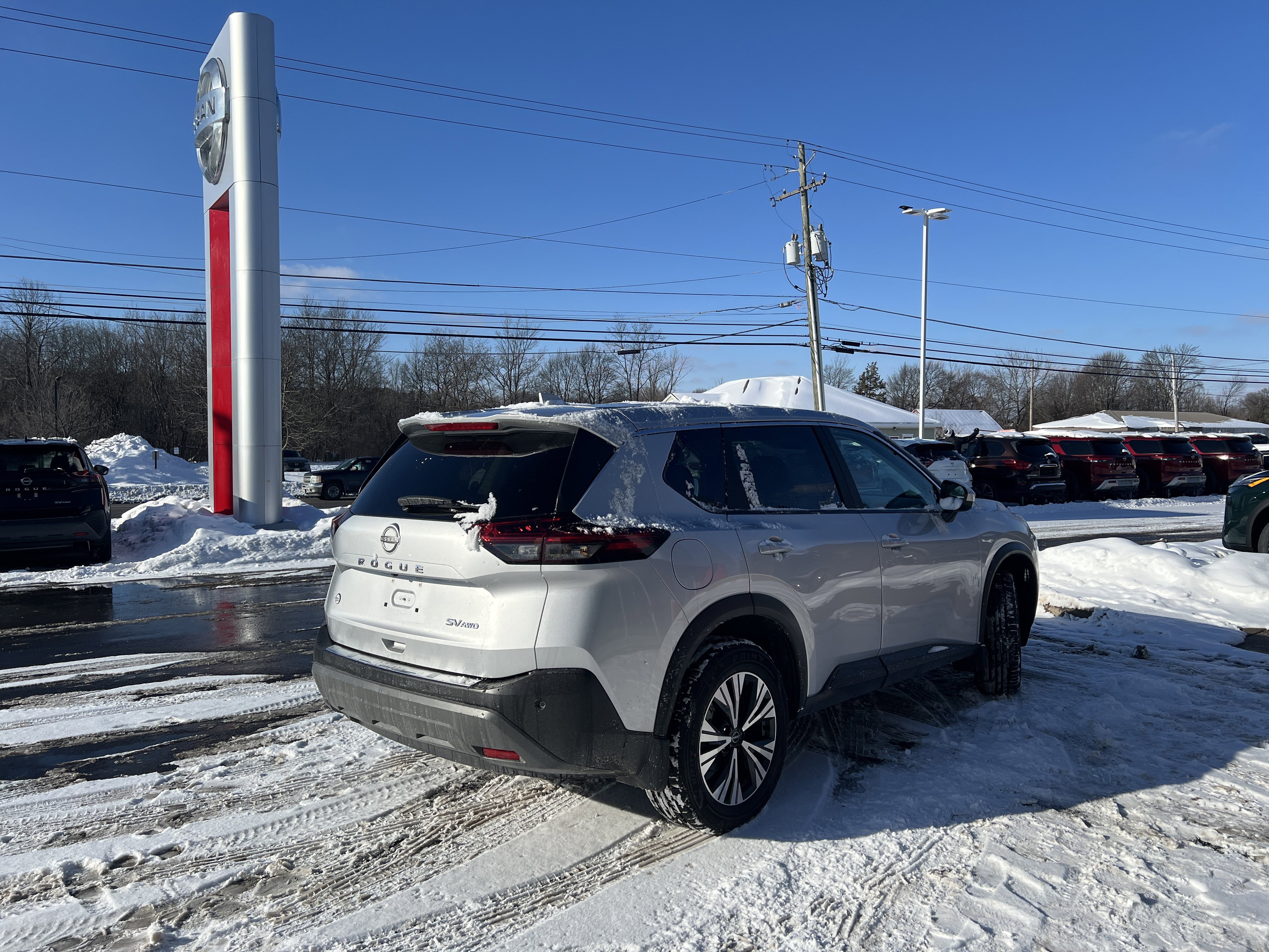 Used 2023 Nissan Rogue SV image 10