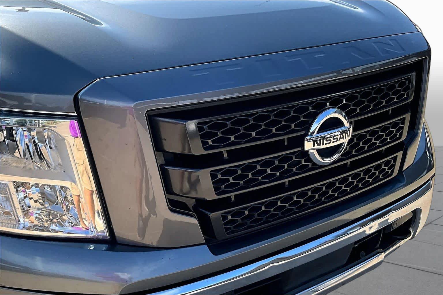 Used 2021 Nissan Titan SV w/ SV Convenience Package AWD/4WD image 28