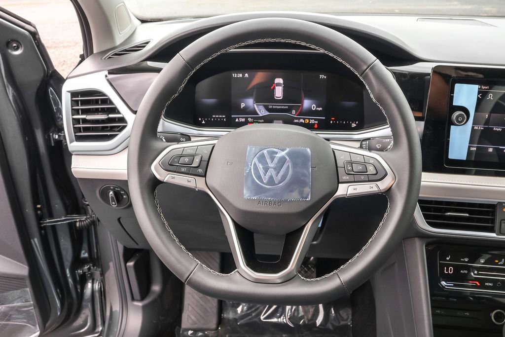Used 2025 Volkswagen Taos SE image 17