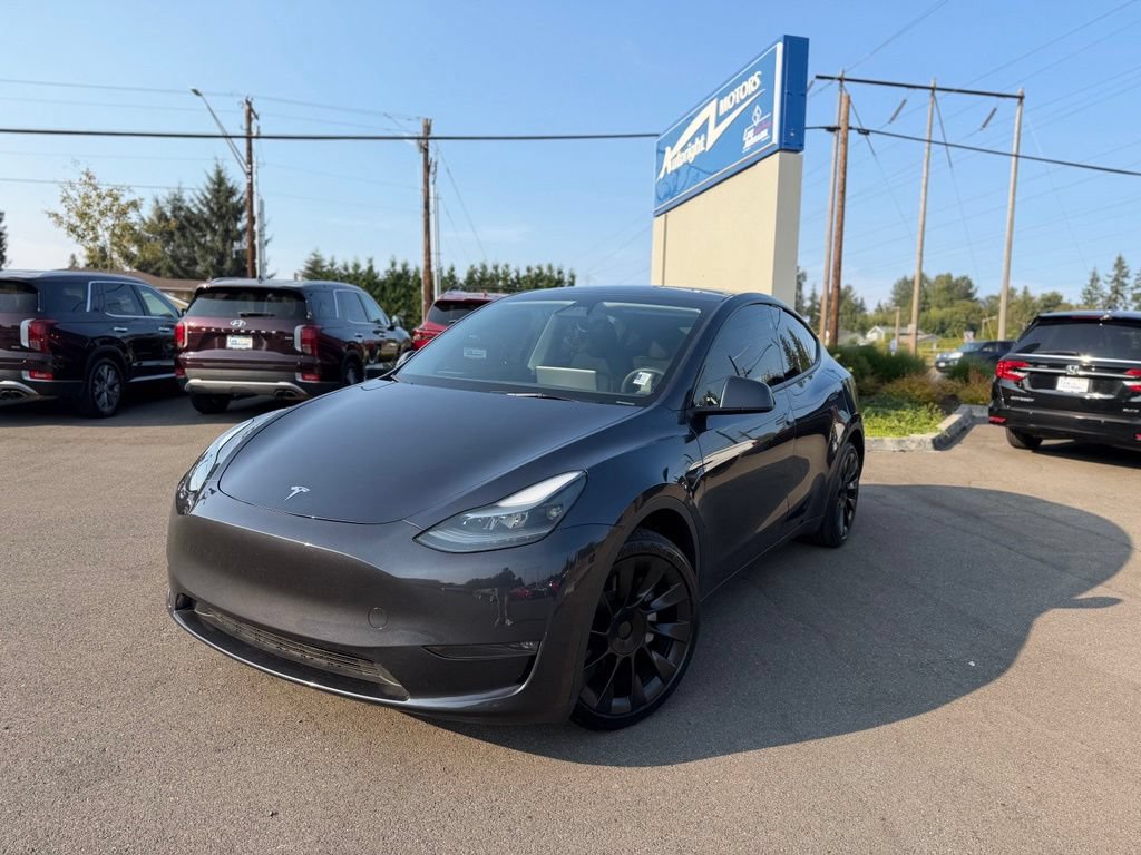 Used 2024 Tesla Model Y Long Range AWD/4WD image 1