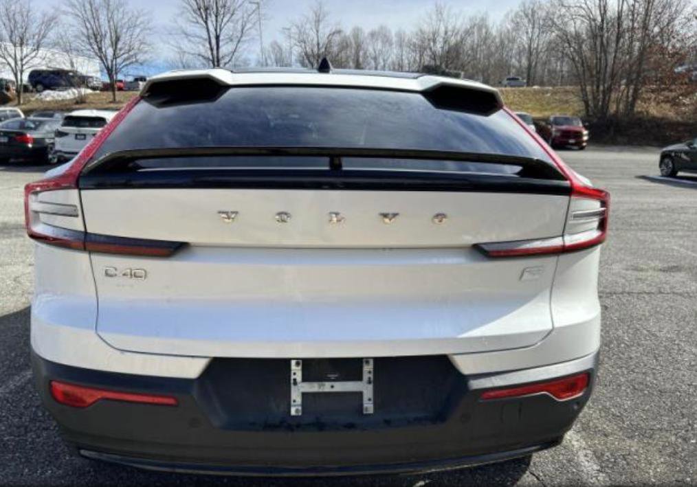 Used 2023 Volvo C40 P8 Recharge Ultimate image 5