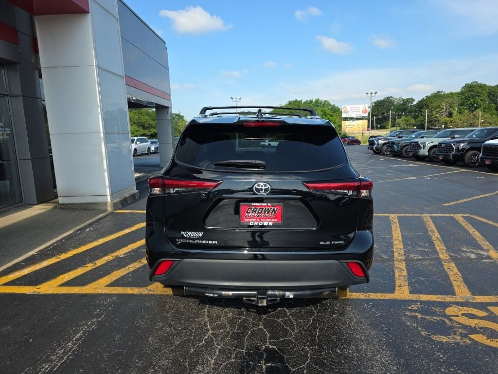 Used 2023 Toyota Highlander XLE AWD/4WD image 4